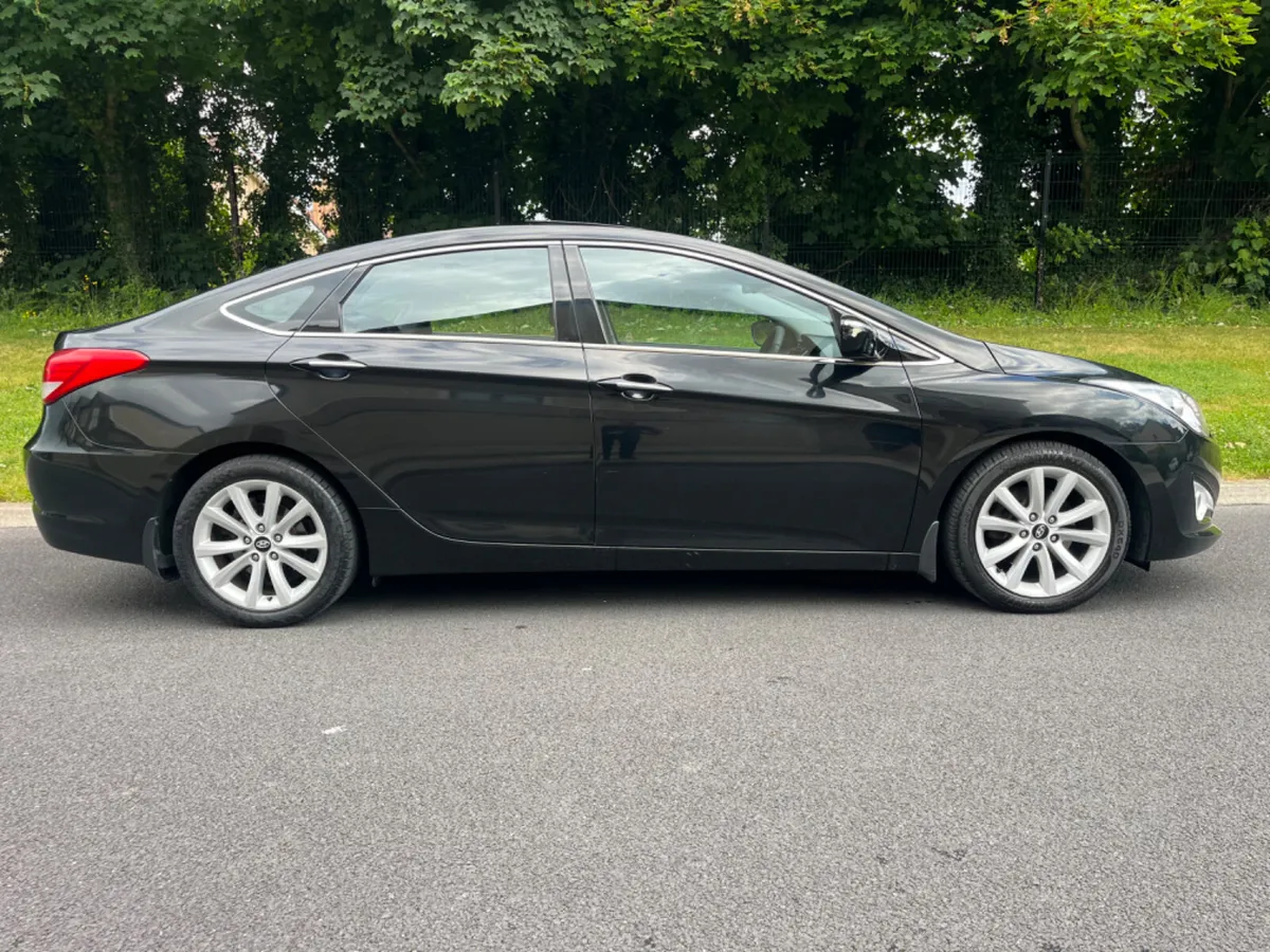 Toyota Avensis 2011 AUTOMATIC - Image 3