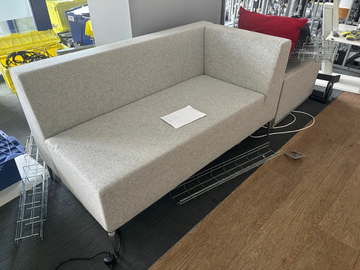 Office Lobby lounger - Image 1