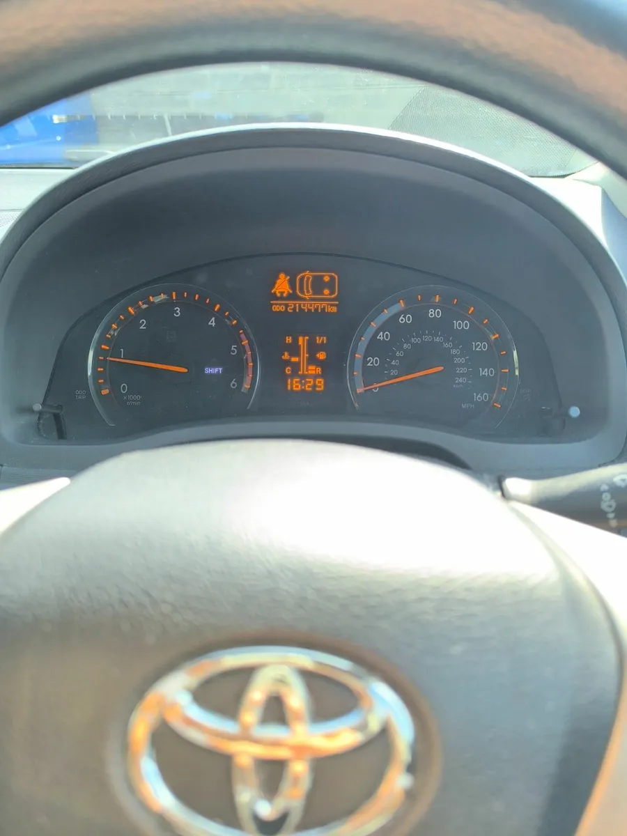 Toyota Avensis 2011 - Image 3