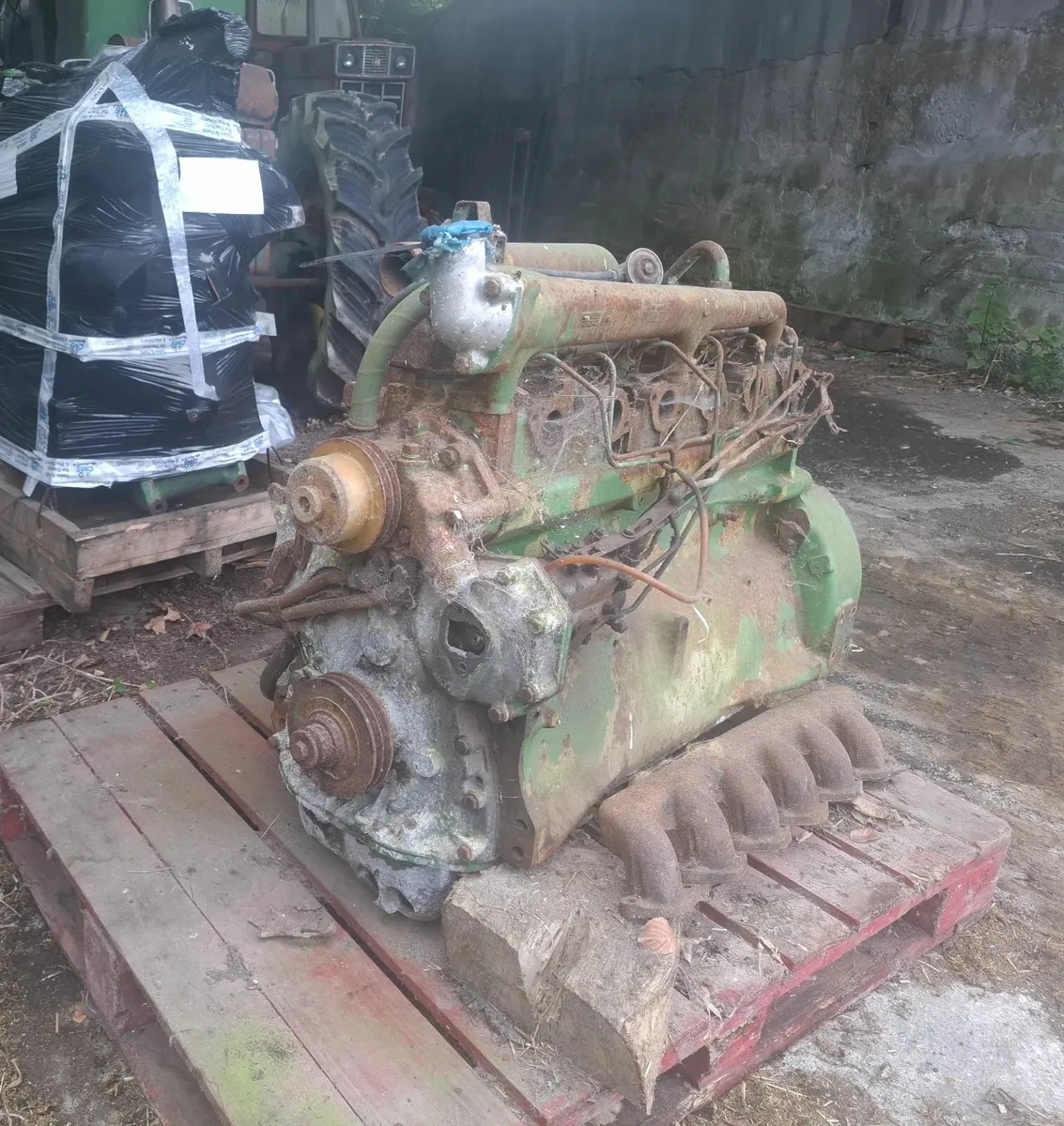 Deere engine. - Image 1