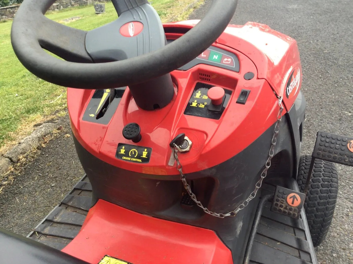 Castlegarden 18 HP hydro ride on lawnmower - Image 3