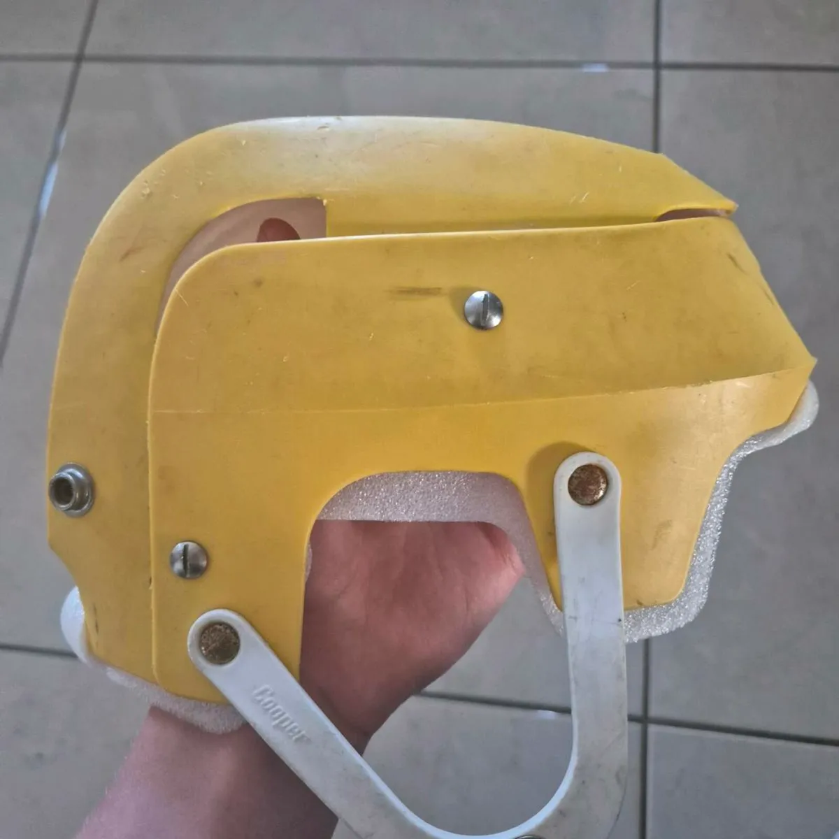 Yellow sk100 hurling helmet - Image 2