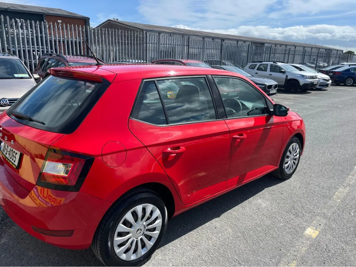 Skoda Fabia Active 1.0 MPI 60hp 4DR - Image 3