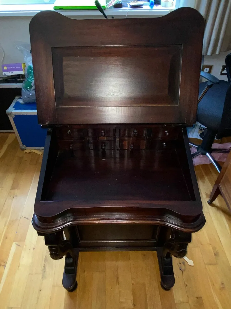 Writers table - Image 1