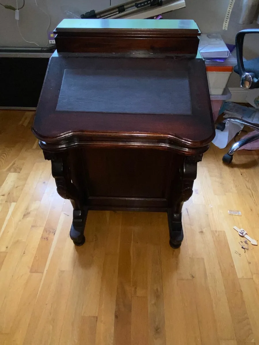 Writers table - Image 2