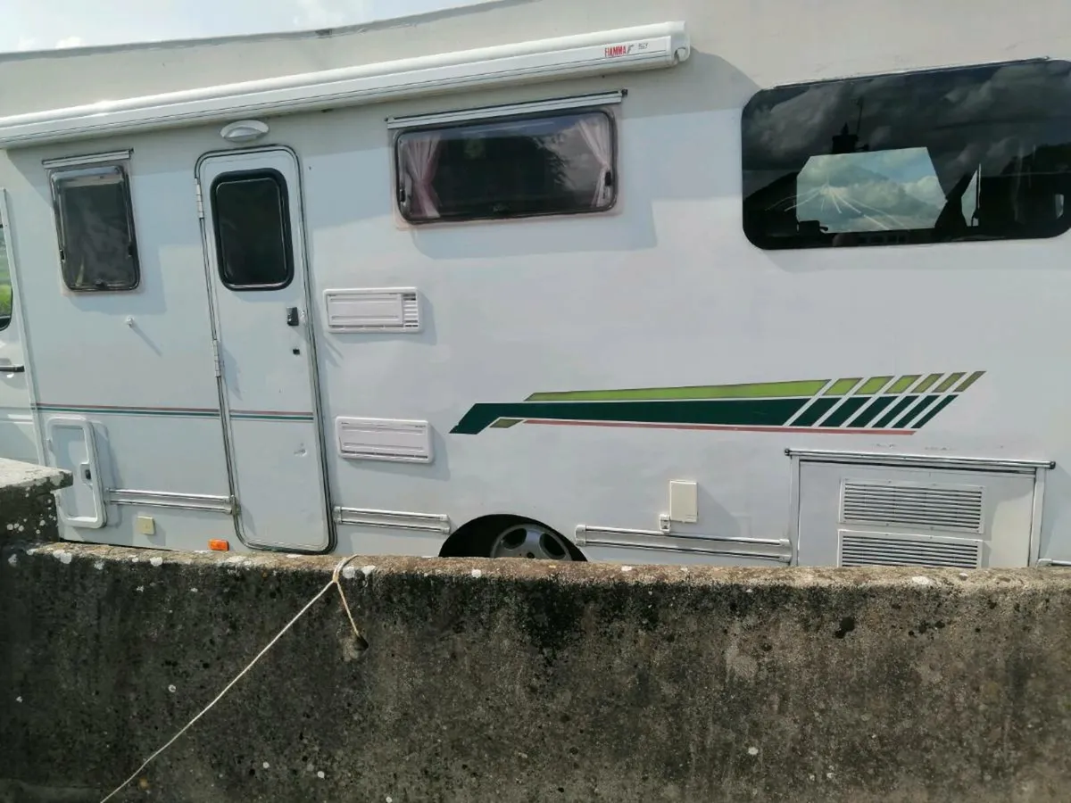 Mercedes Camper - Image 3
