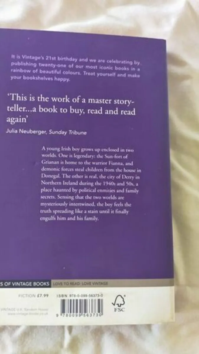 Reading in the dark by Seamus Deane - Image 2