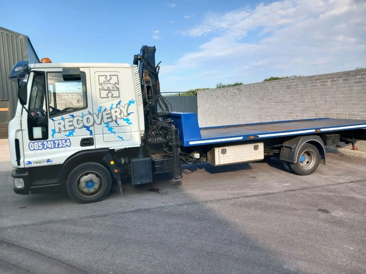 Iveco 7.5 ton tilt and slide sleeper cab with hiab - Image 3