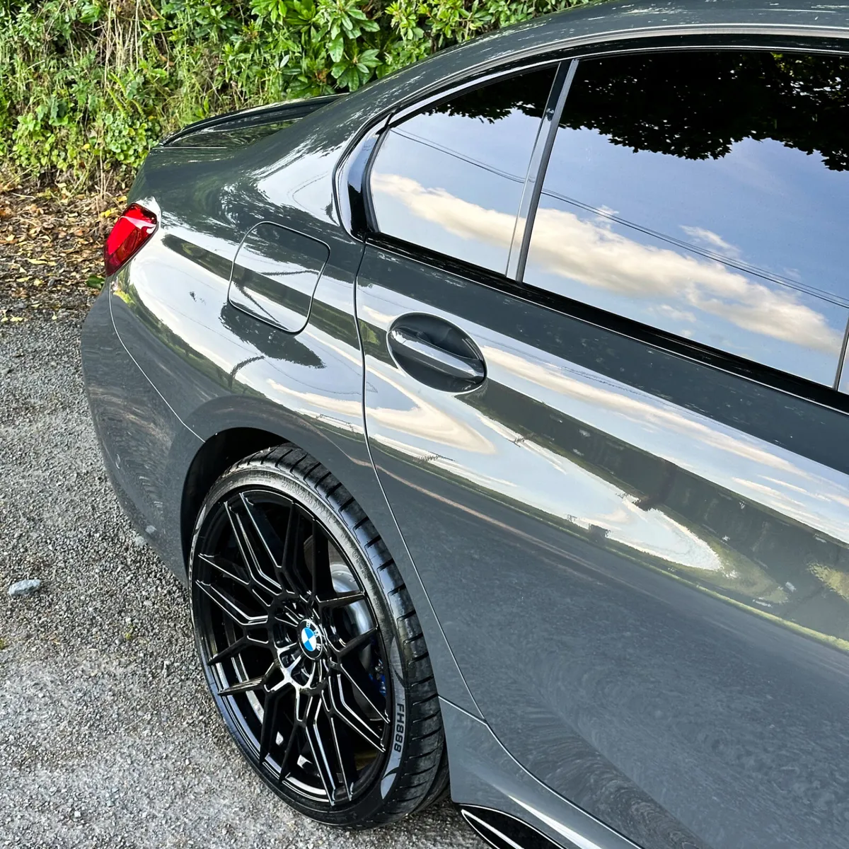 2021 (211)  BMW 330e M-SPORT PRO PACK 290BHP - Image 3