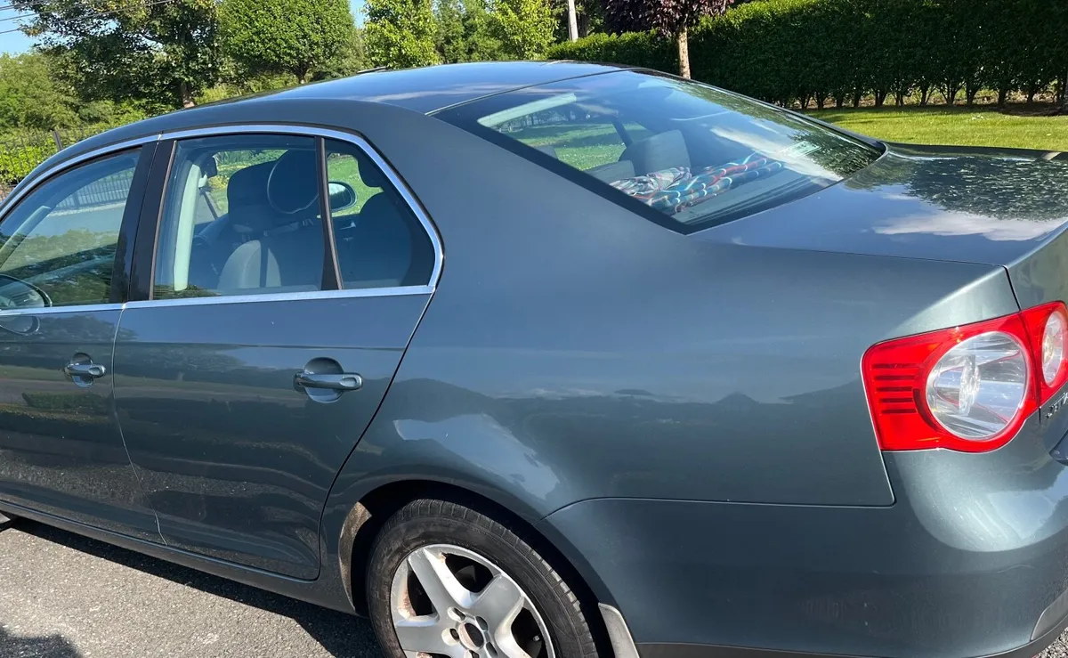 Volkswagen Jetta 2006 - Image 2