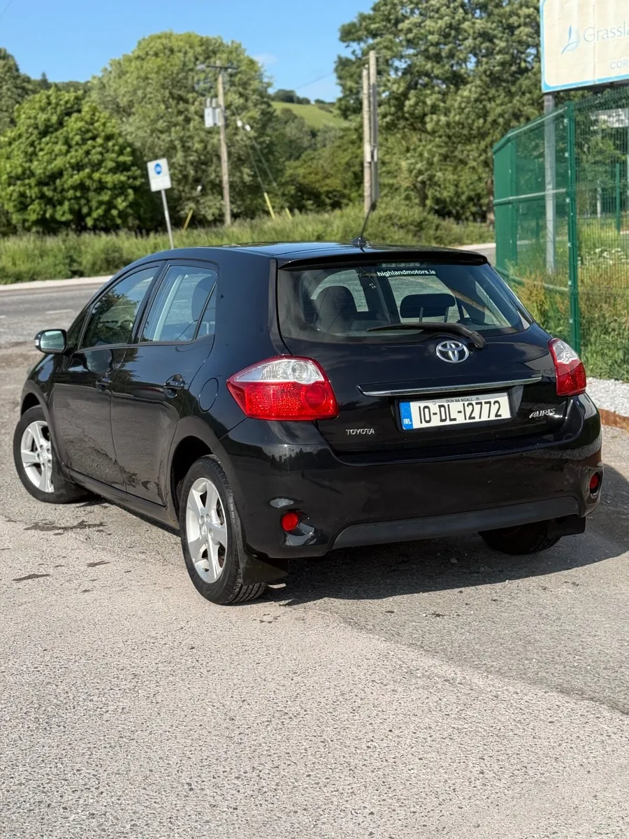 Toyota Auris 2010 - Image 4