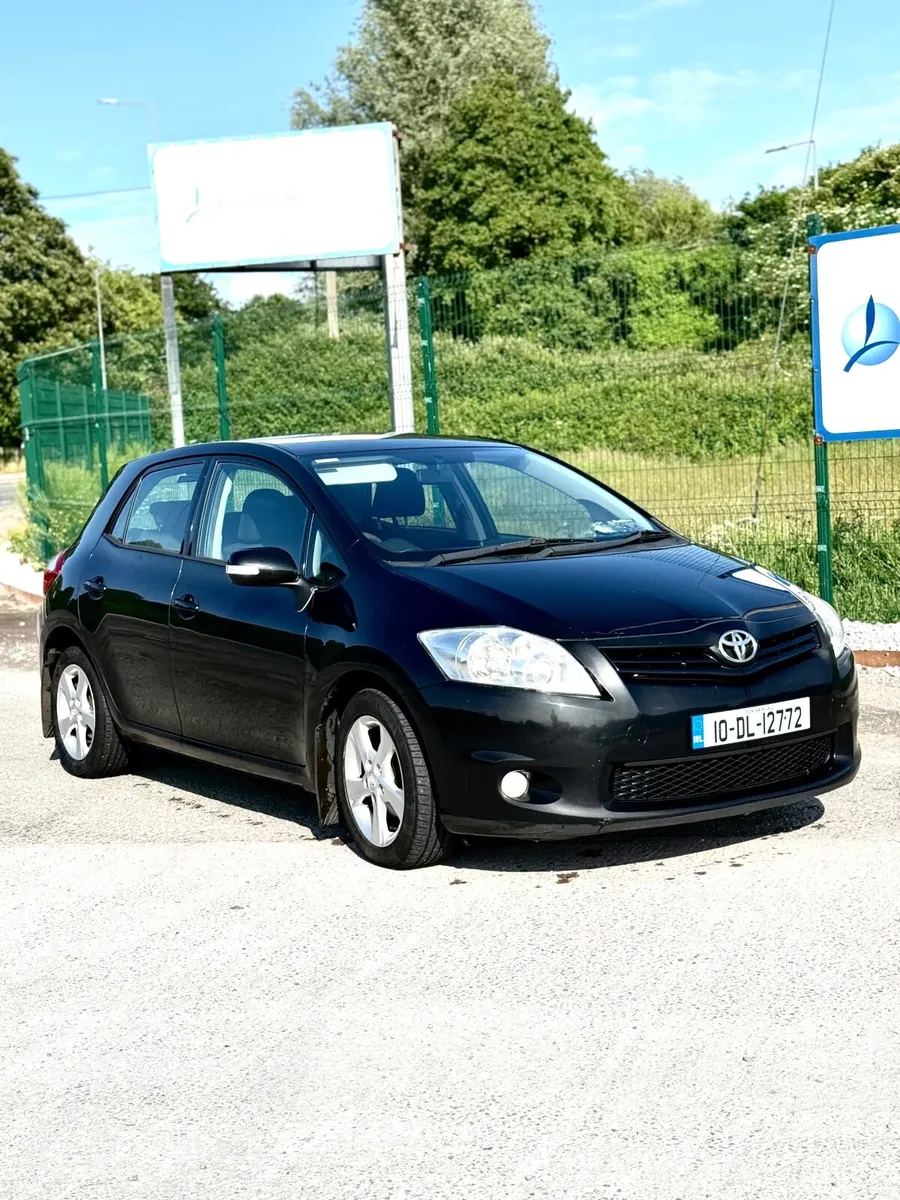 Toyota Auris 2010 - Image 1