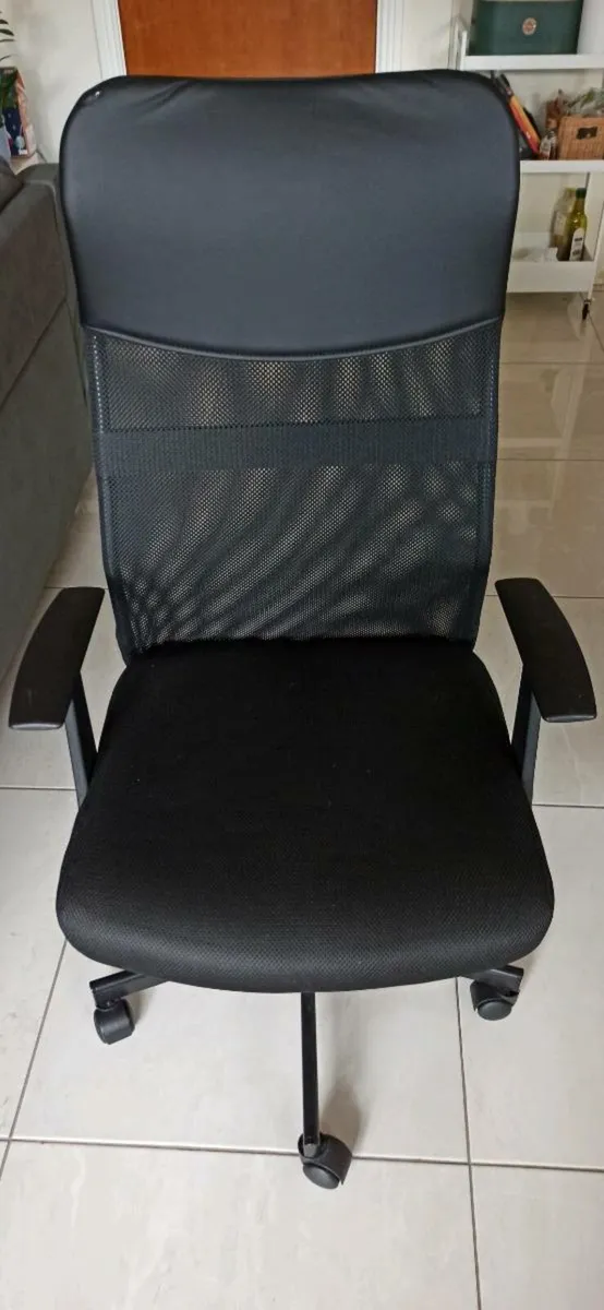 Office chair - Image 1