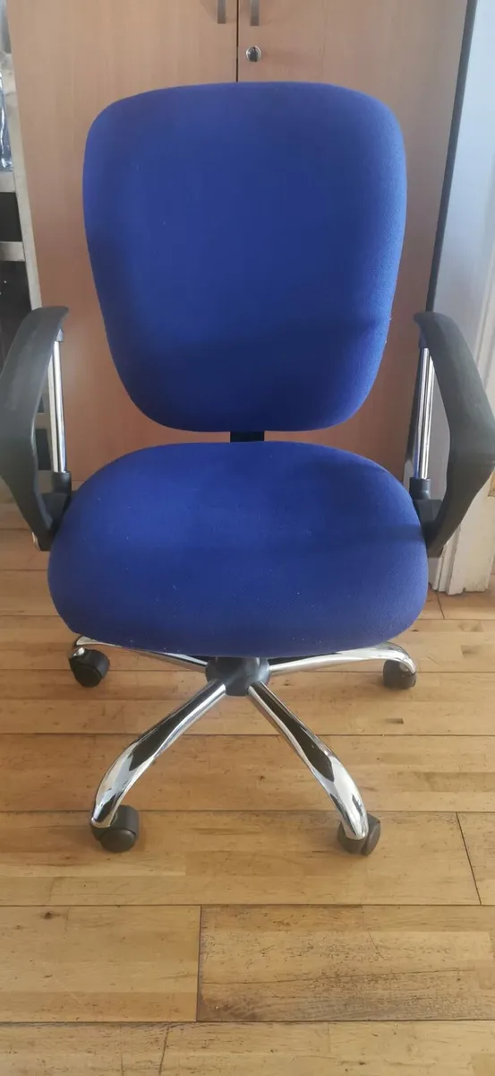 Office chair - Image 1