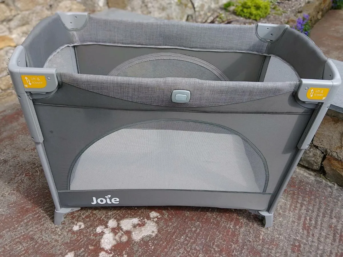 Joie Kubbie Sleep Travel Cot - Image 1