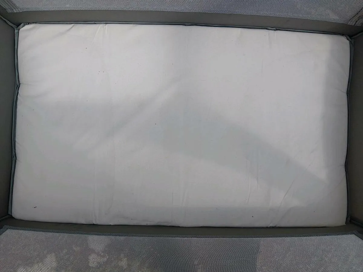 Joie Kubbie Sleep Travel Cot - Image 3