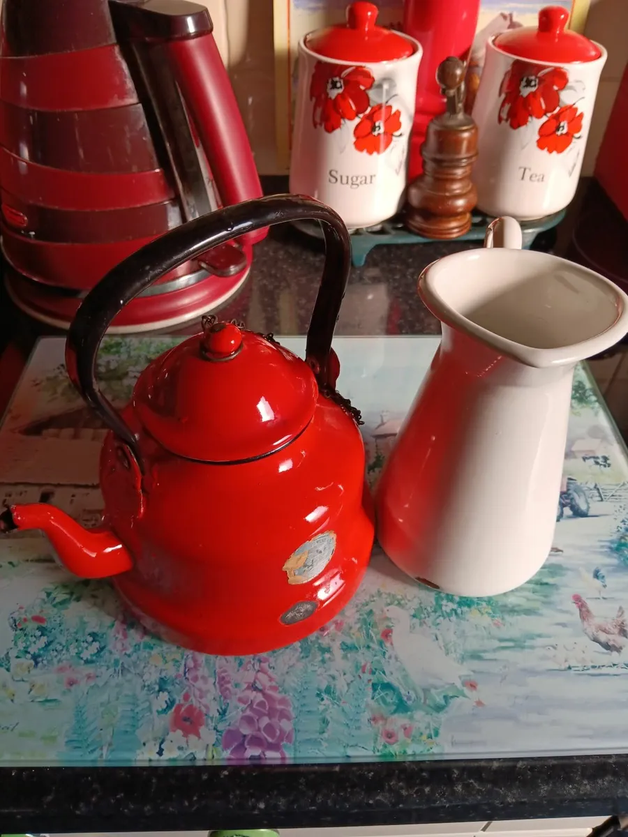 Vintage kettle and jug - Image 1