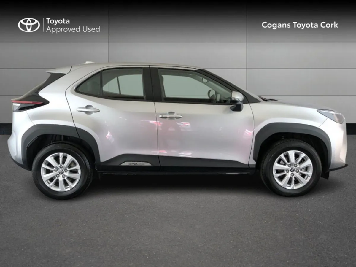 Toyota Yaris Cross CR Luna 4DR Auto - Image 3