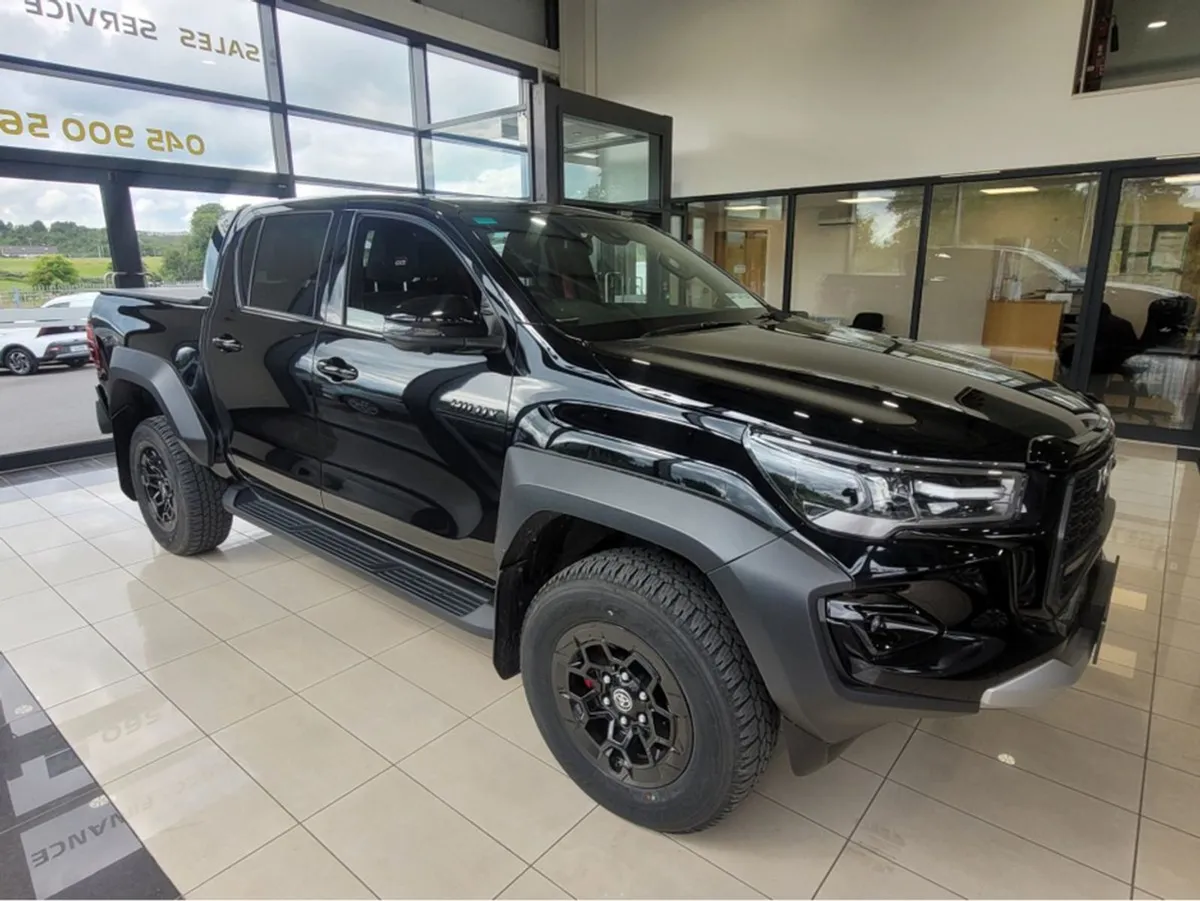 Toyota HiLux 2.8 GR Sport II - Image 2