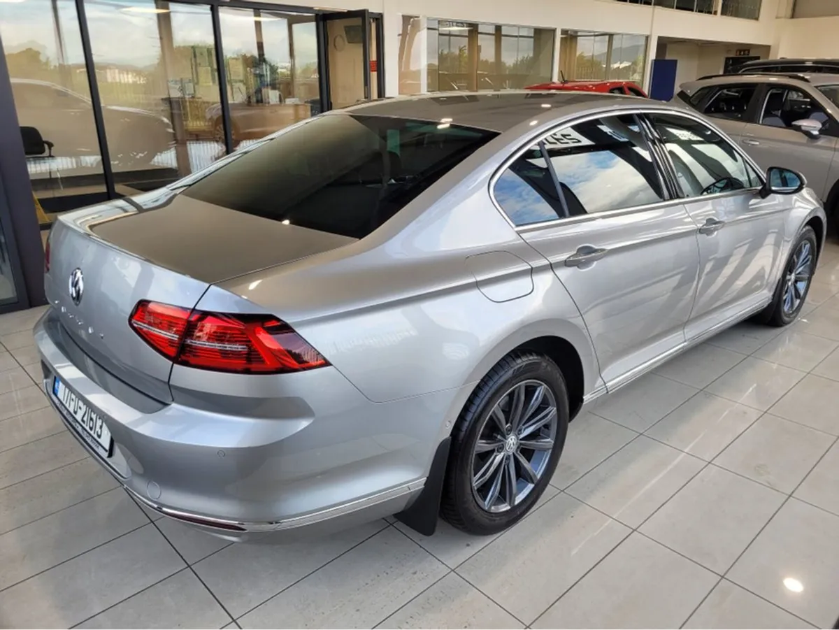 Volkswagen Passat Highline 1.6 TDI Manual 6speed - Image 3