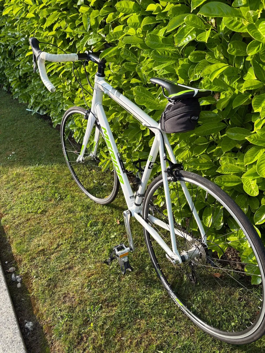 Merida ride 88 road bike - Image 2