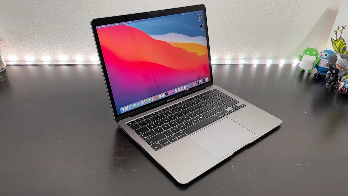Apple MacBook Air Laptop 13” M1 Chip - Image 4
