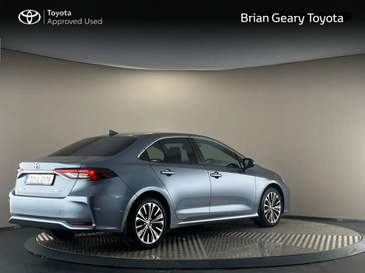 Toyota Corolla HYBRID LUNA SPORT SALOON - Image 2