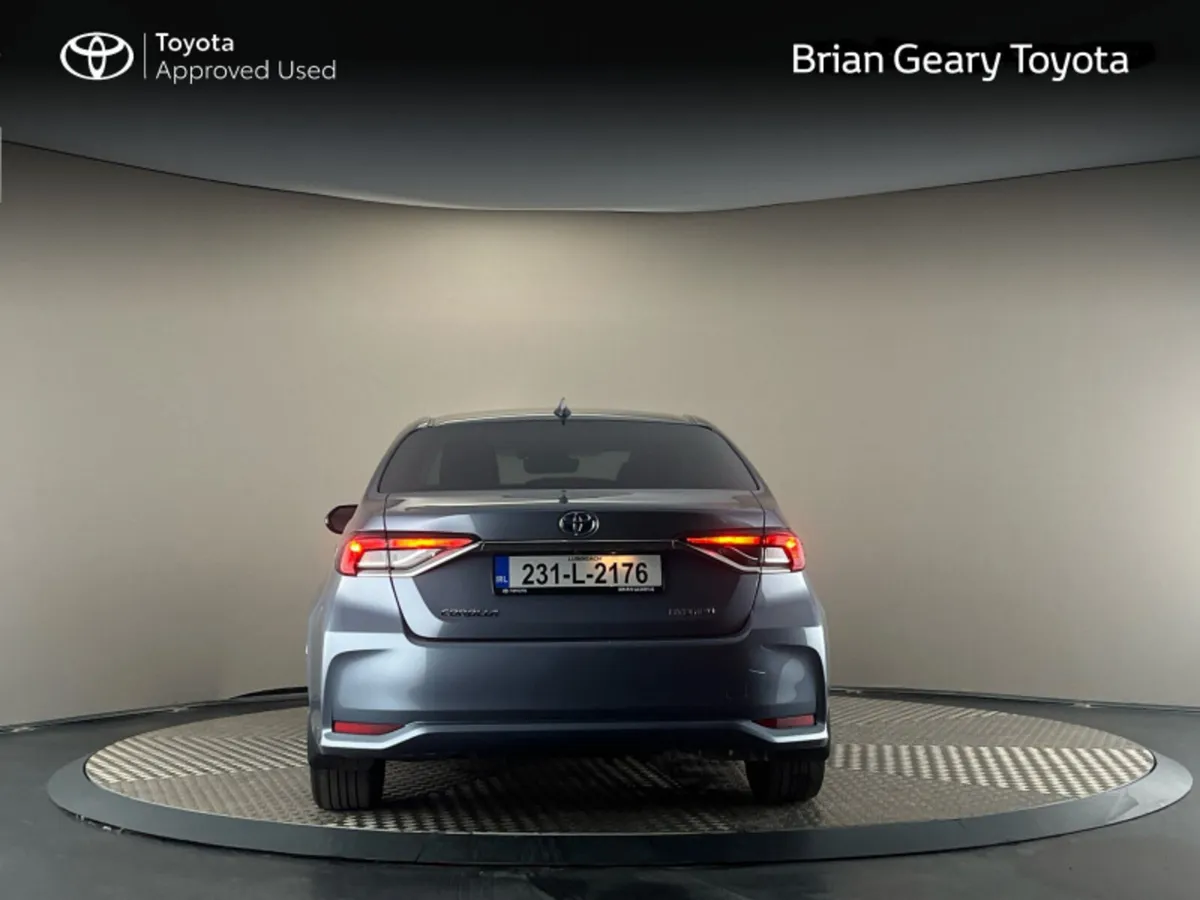Toyota Corolla HYBRID LUNA SPORT SALOON - Image 4