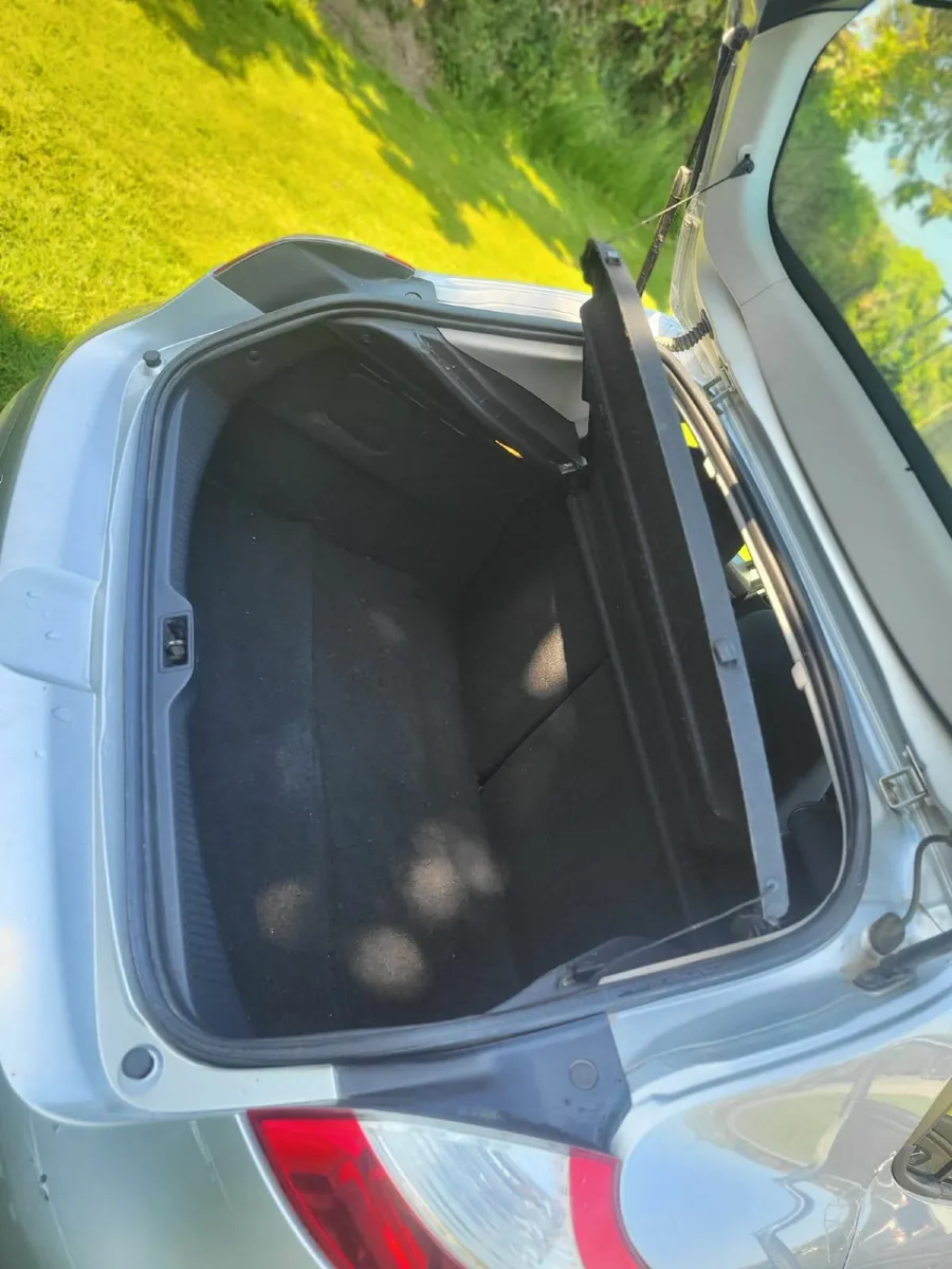 Renault Megane 2011 - Image 2