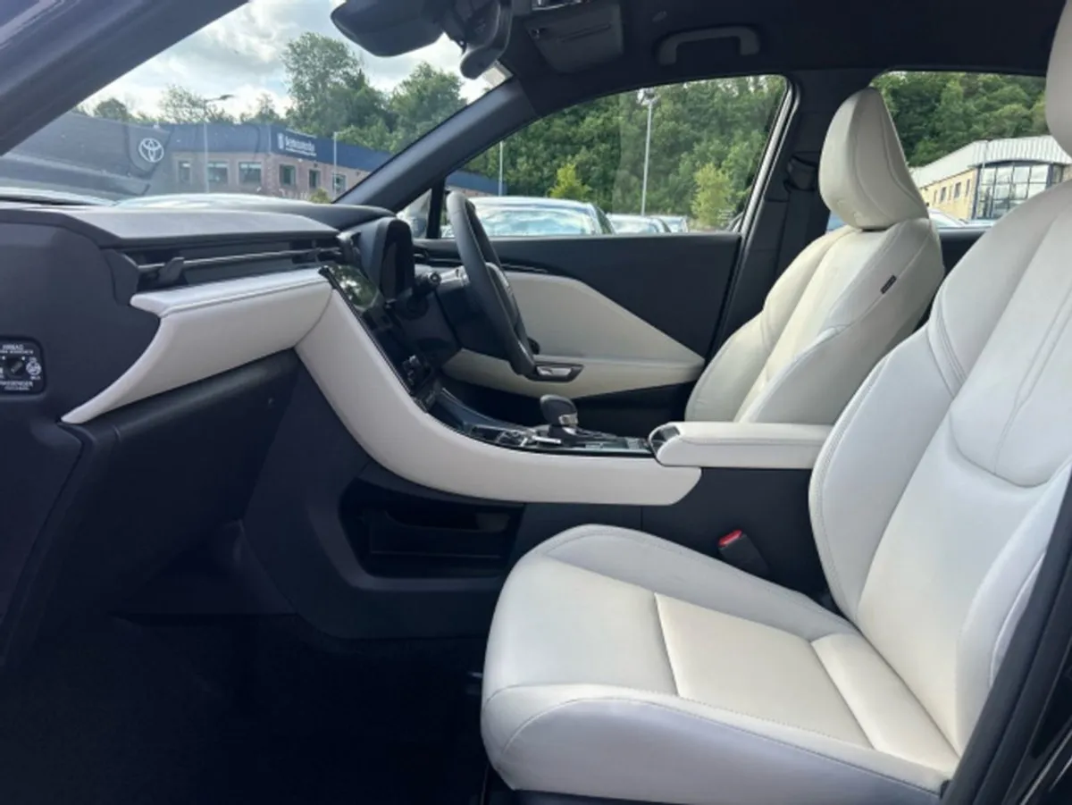 Lexus LBX LBX Elegant - Image 3