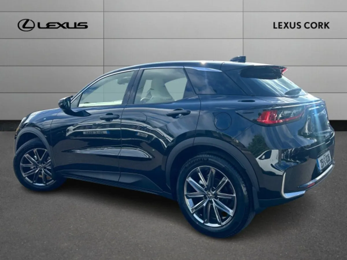 Lexus LBX LBX Elegant - Image 4