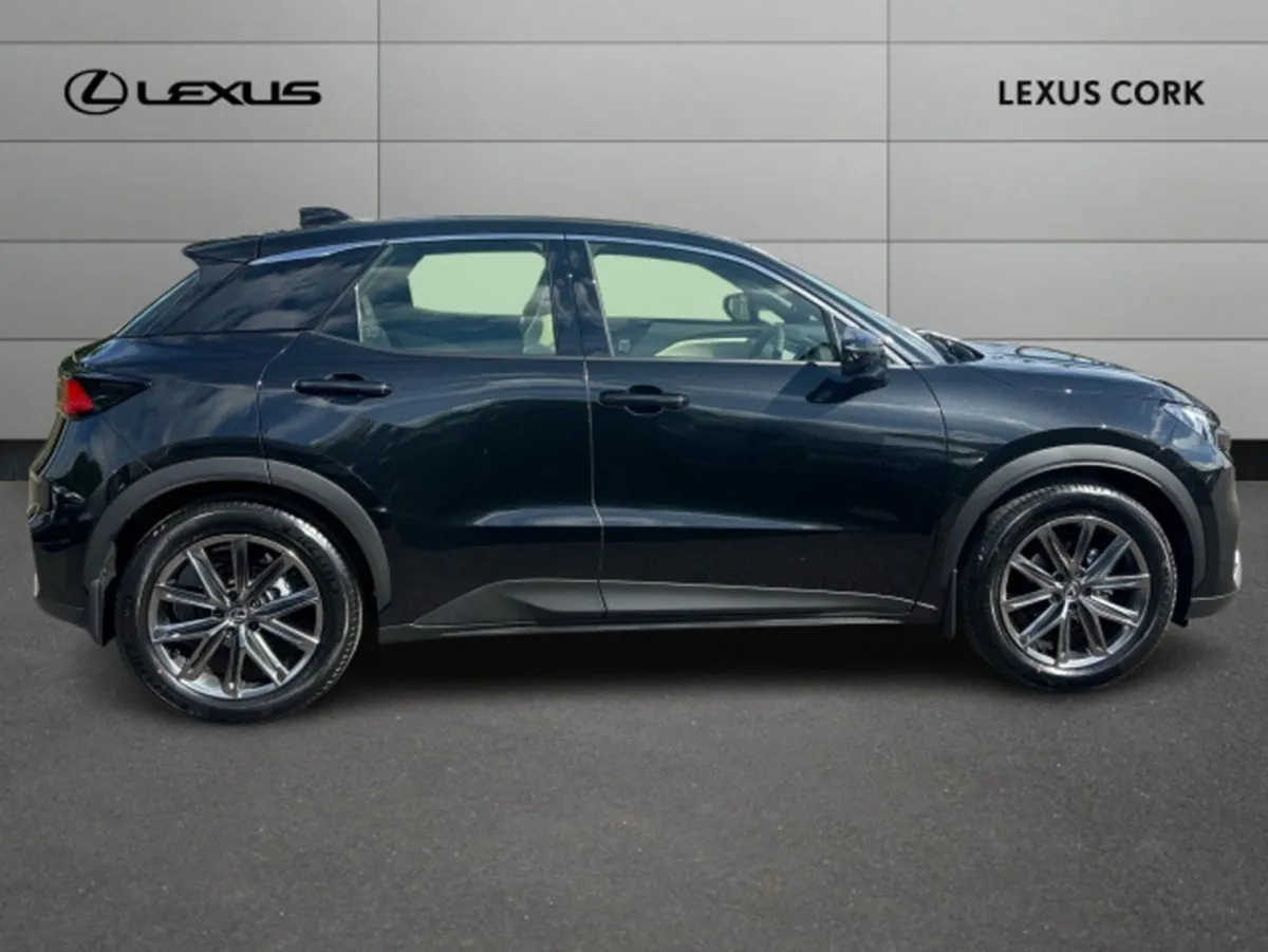 Lexus LBX LBX Elegant - Image 4