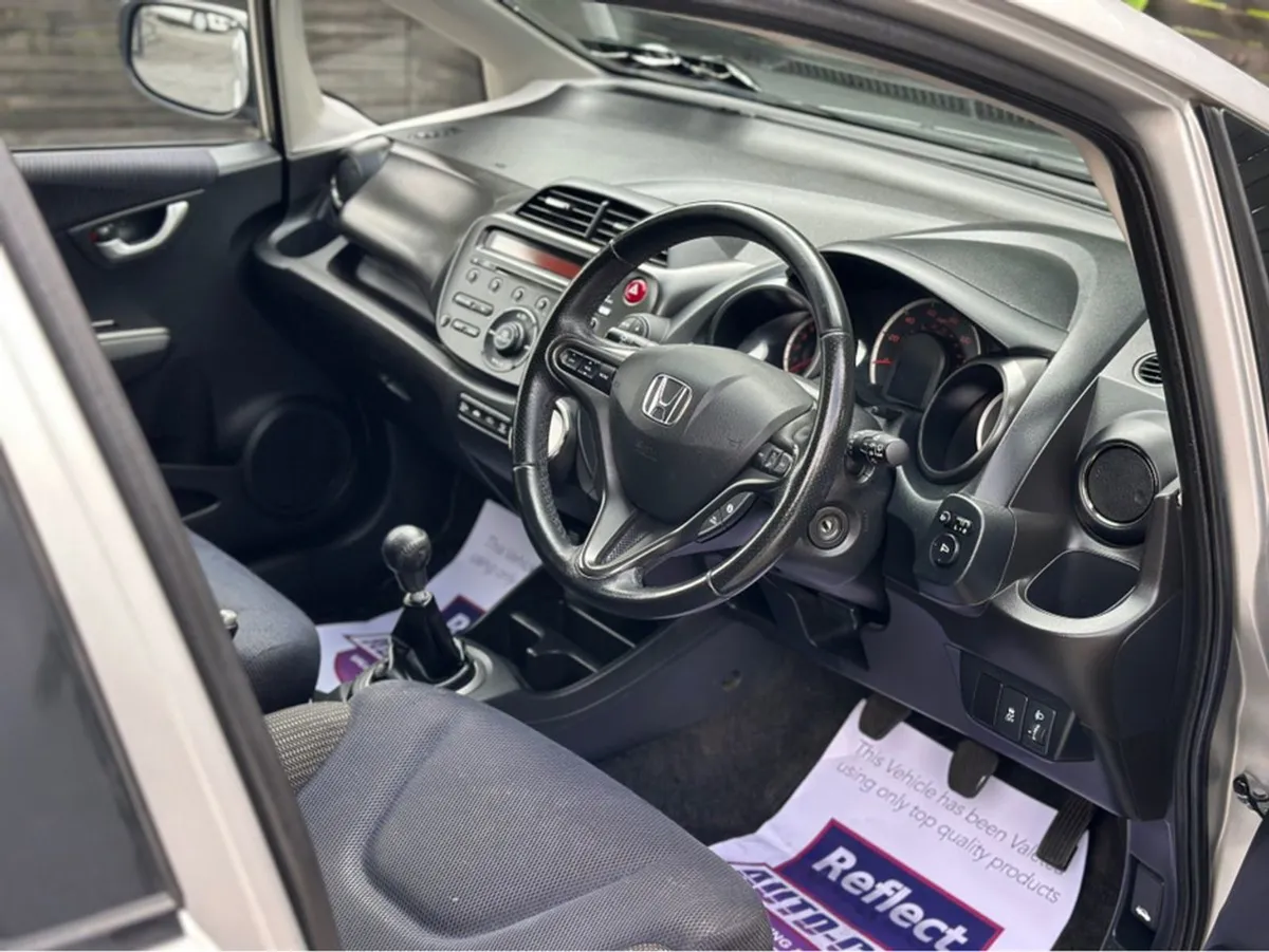 Honda Jazz 1.4 I V-tec ES 5DR Vtec ES - Image 2
