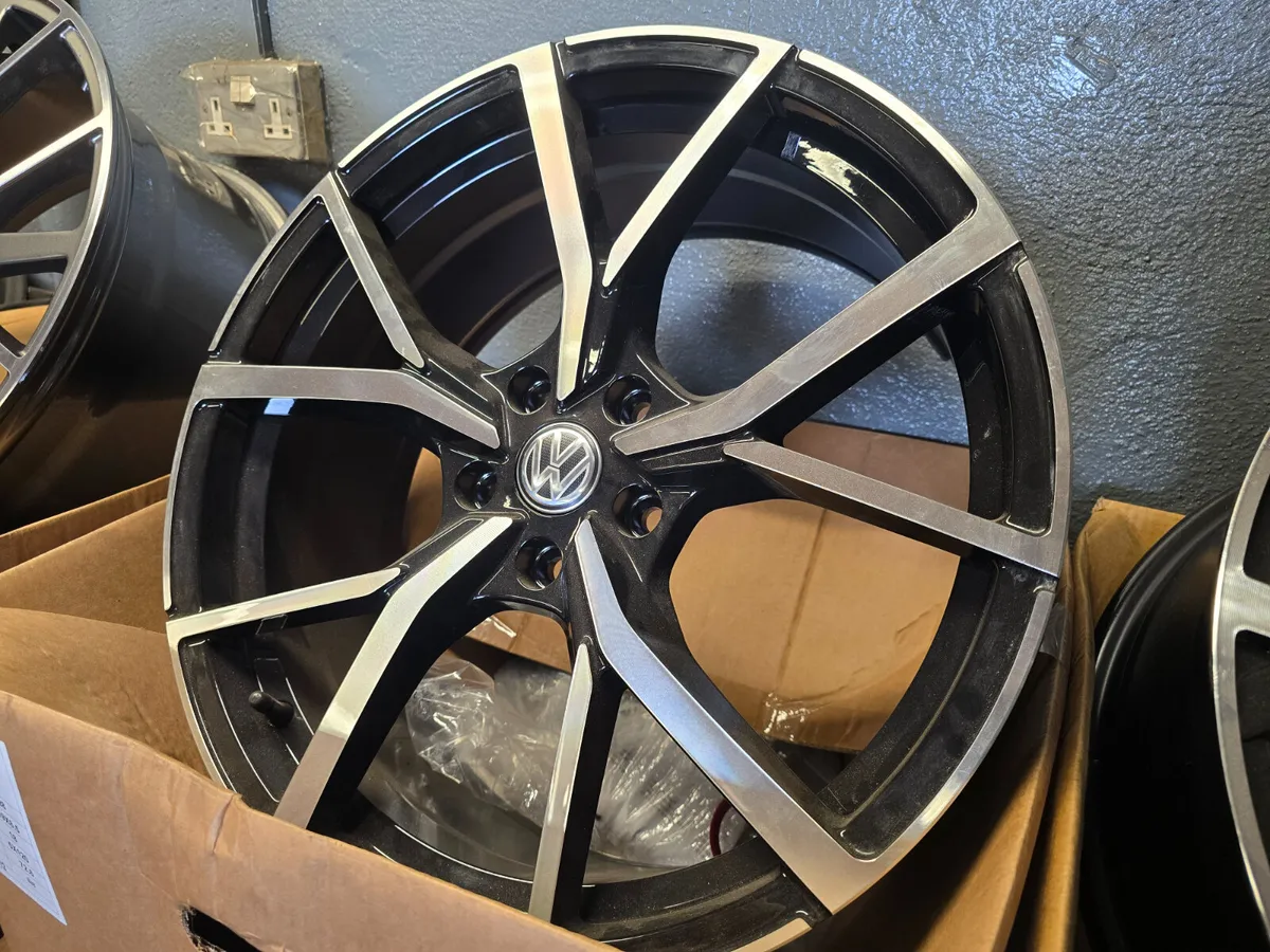 **Special** 19" Volkswagen Estoril Style - Image 1