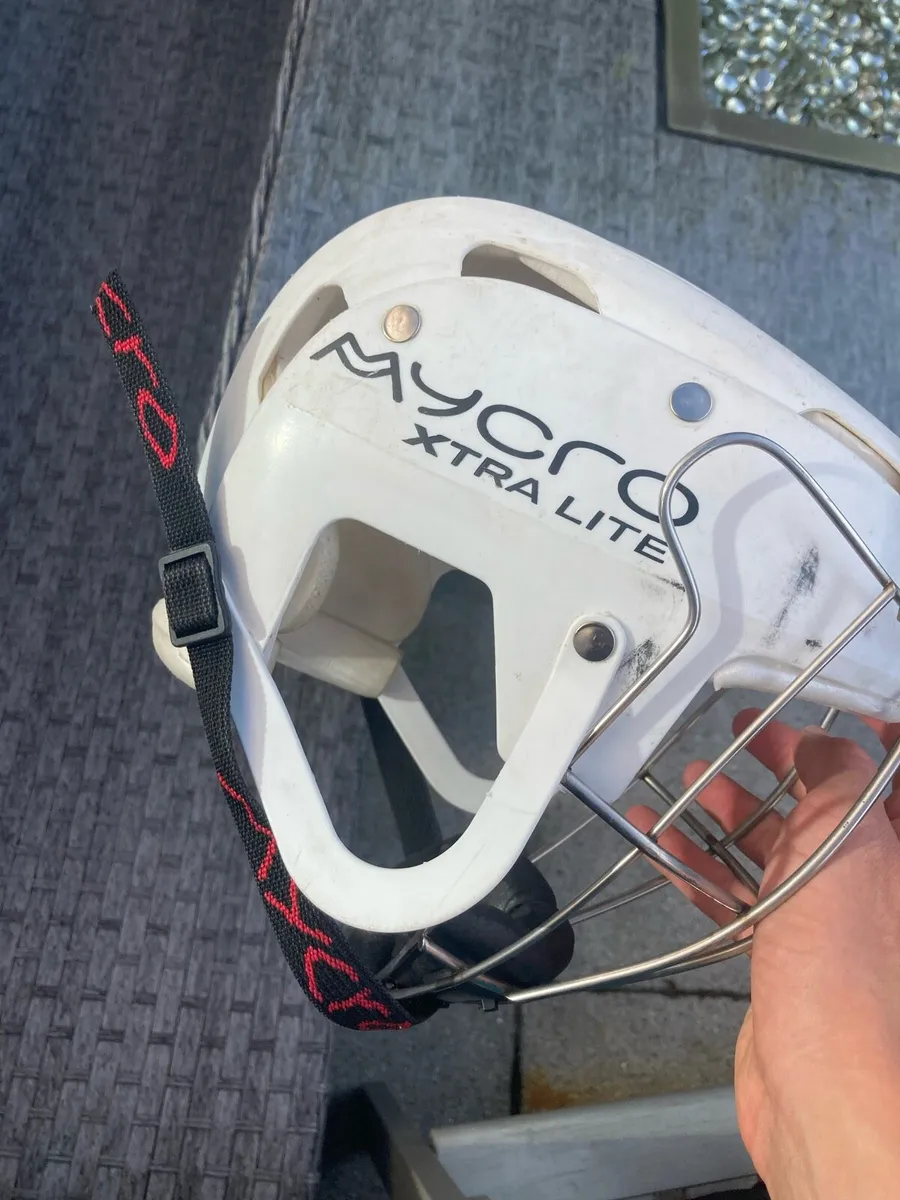 Hurling helmet - Image 2