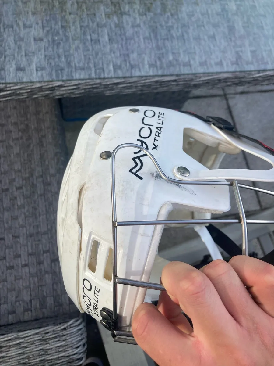Hurling helmet - Image 4