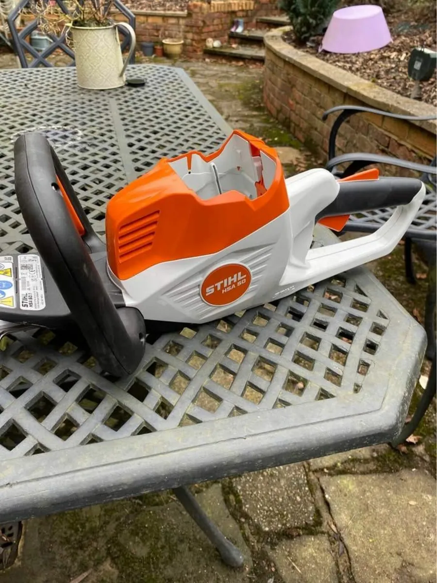 Stihl HSA 50 Battery Hedge Trimmer - Image 2