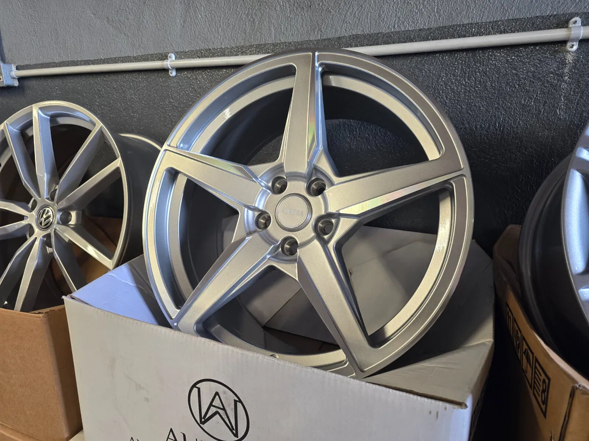 **Special** 19" Aurora AR544