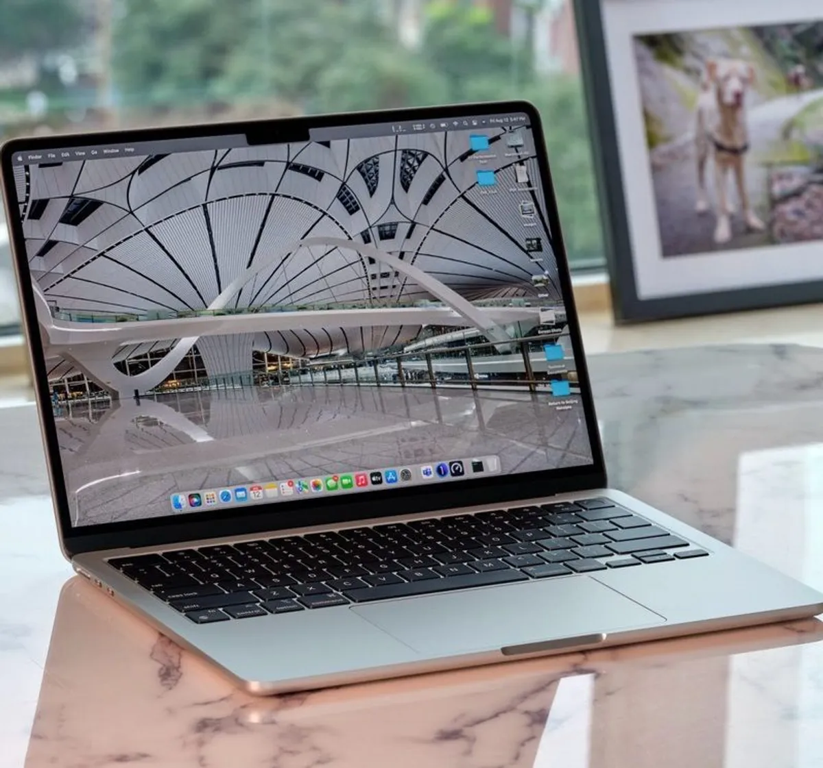 MacBook Air M2 - Image 1