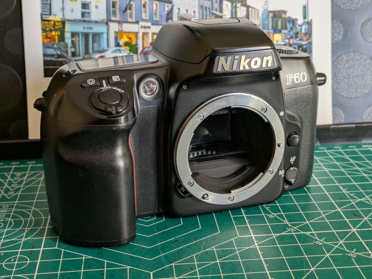 Nikon F60 autofocus 35mm film SLR camera - body - Image 3