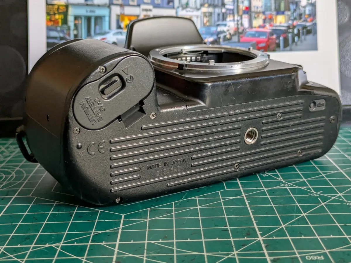 Nikon F60 autofocus 35mm film SLR camera - body - Image 4
