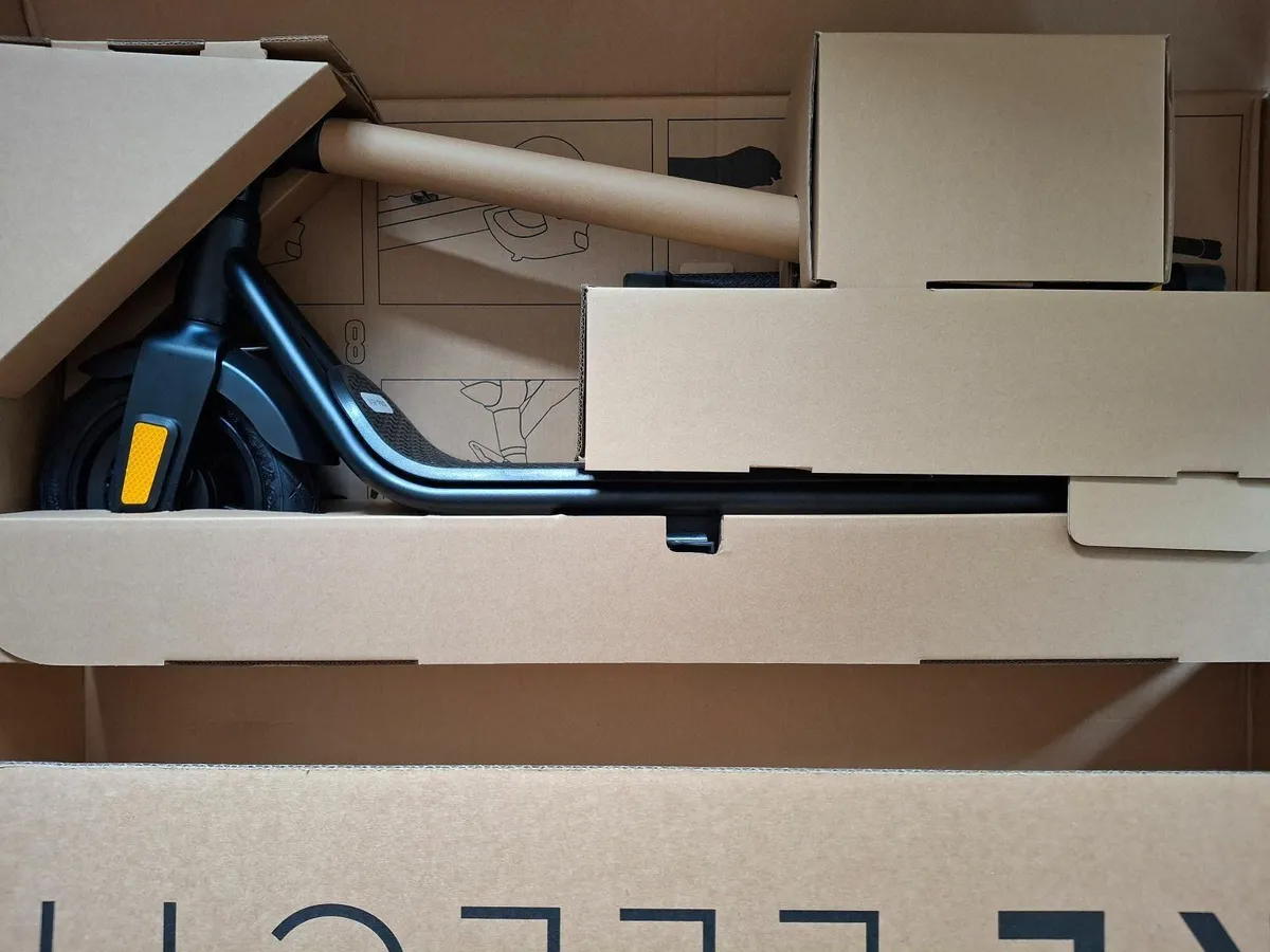 Electric Scooter Pure Air Brand New - Image 2