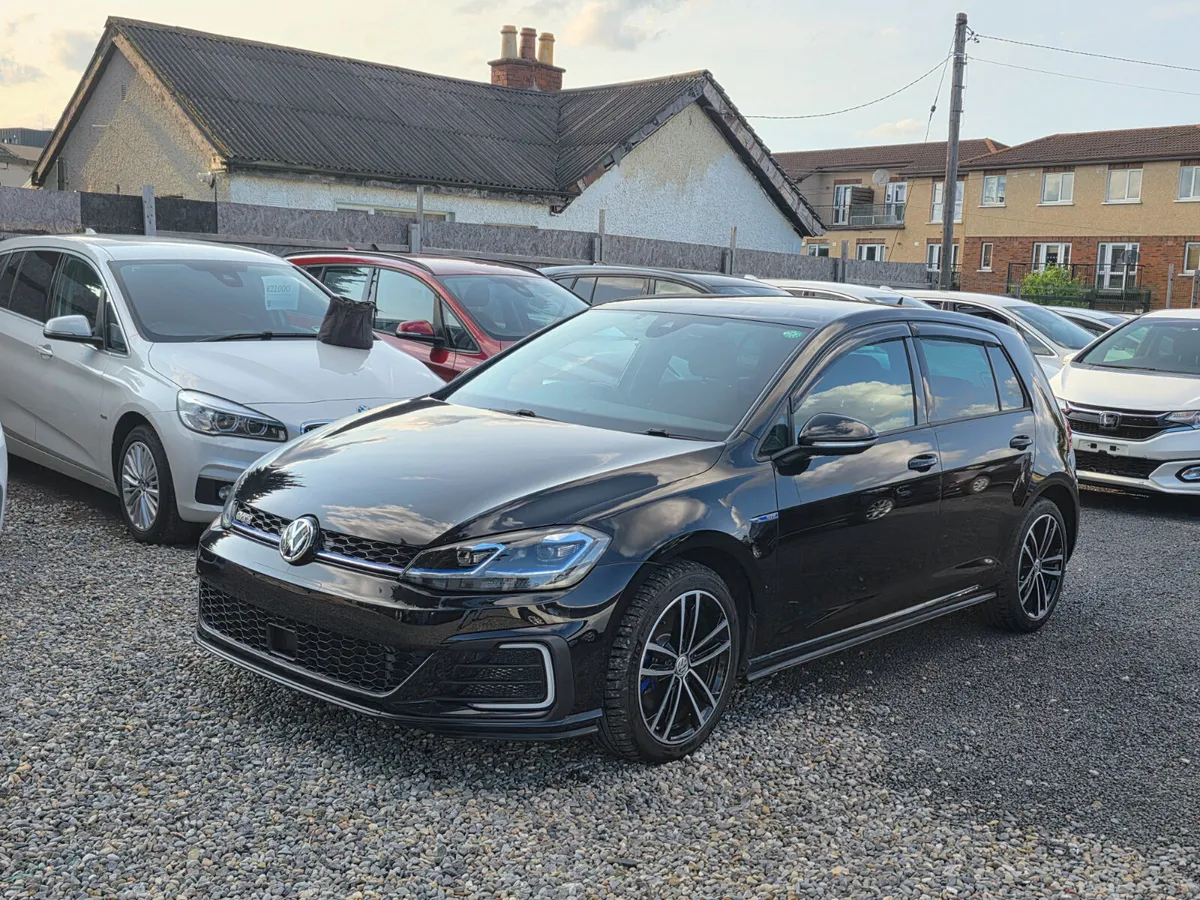 Volkswagen Golf GTE 1.4L Plug-in Hybrid | Black - Image 2