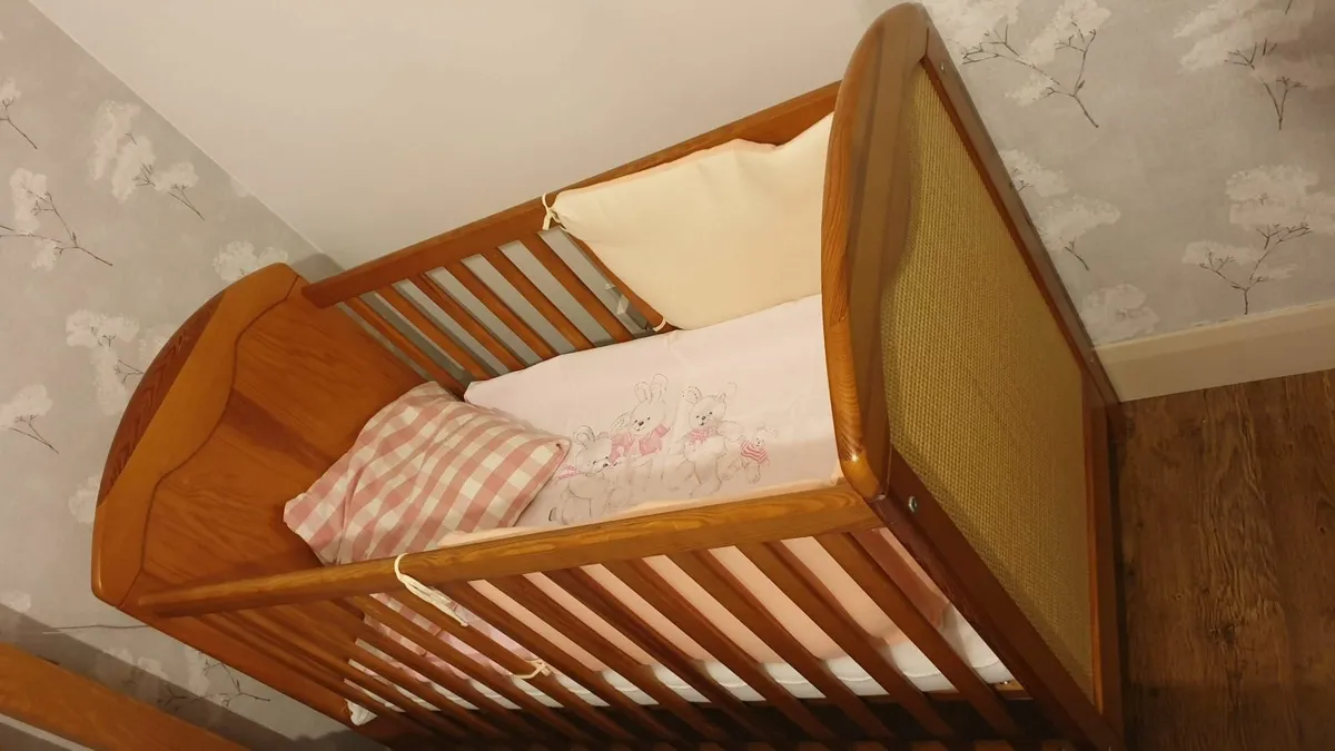 Baby cot bed - Image 2
