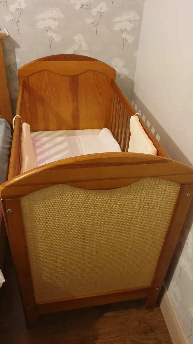 Baby cot bed - Image 3
