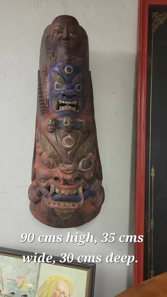 Large vintage Indonesian carved wood mask - Image 4