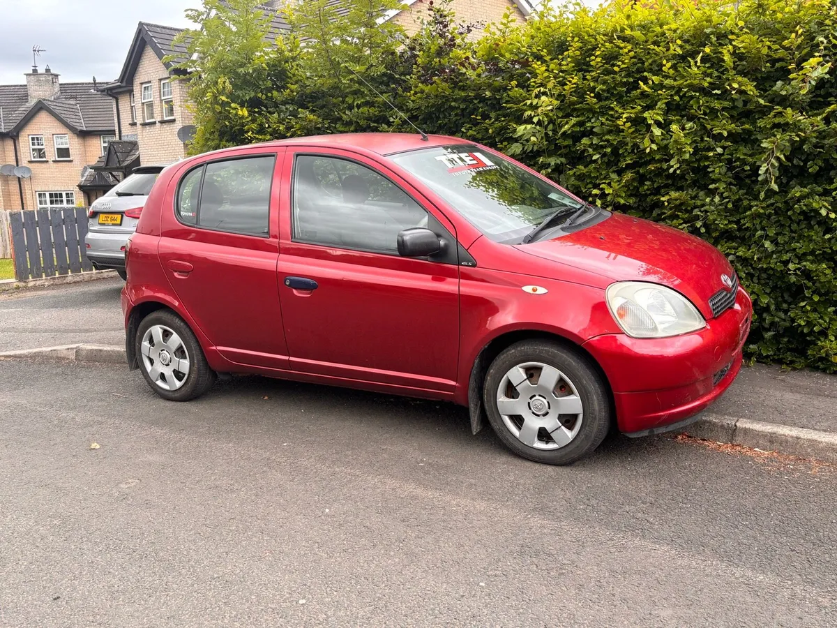 2002 Toyota Yaris - Image 2