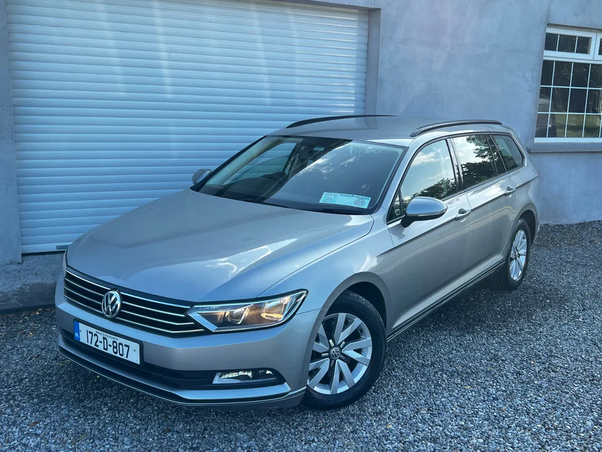 2017 Volkswagen Passat 1.6L TDI Estate - Image 2