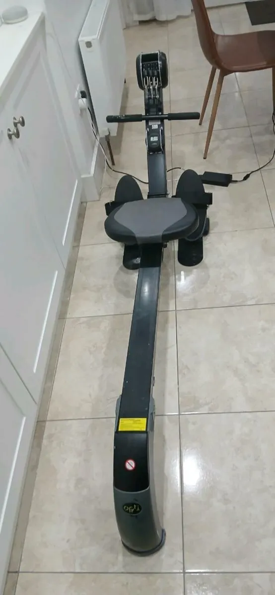 Rowing machine - Image 1