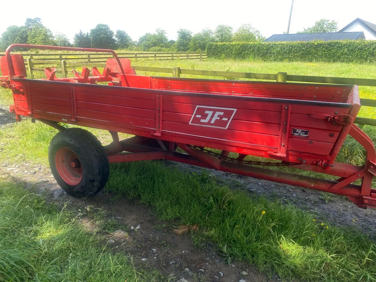 J.F Dungspreader - Image 1